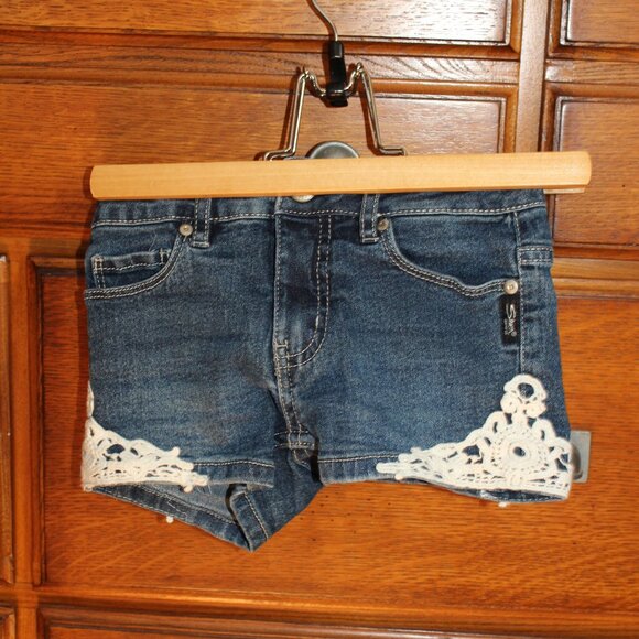 Silver Jeans Size 6 Jean Shorts Crochet design - Picture 1 of 2